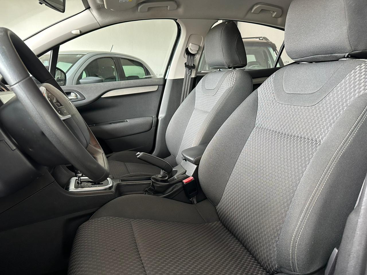 Citroën C4 Lounge 1.6 Turbo - foto 8