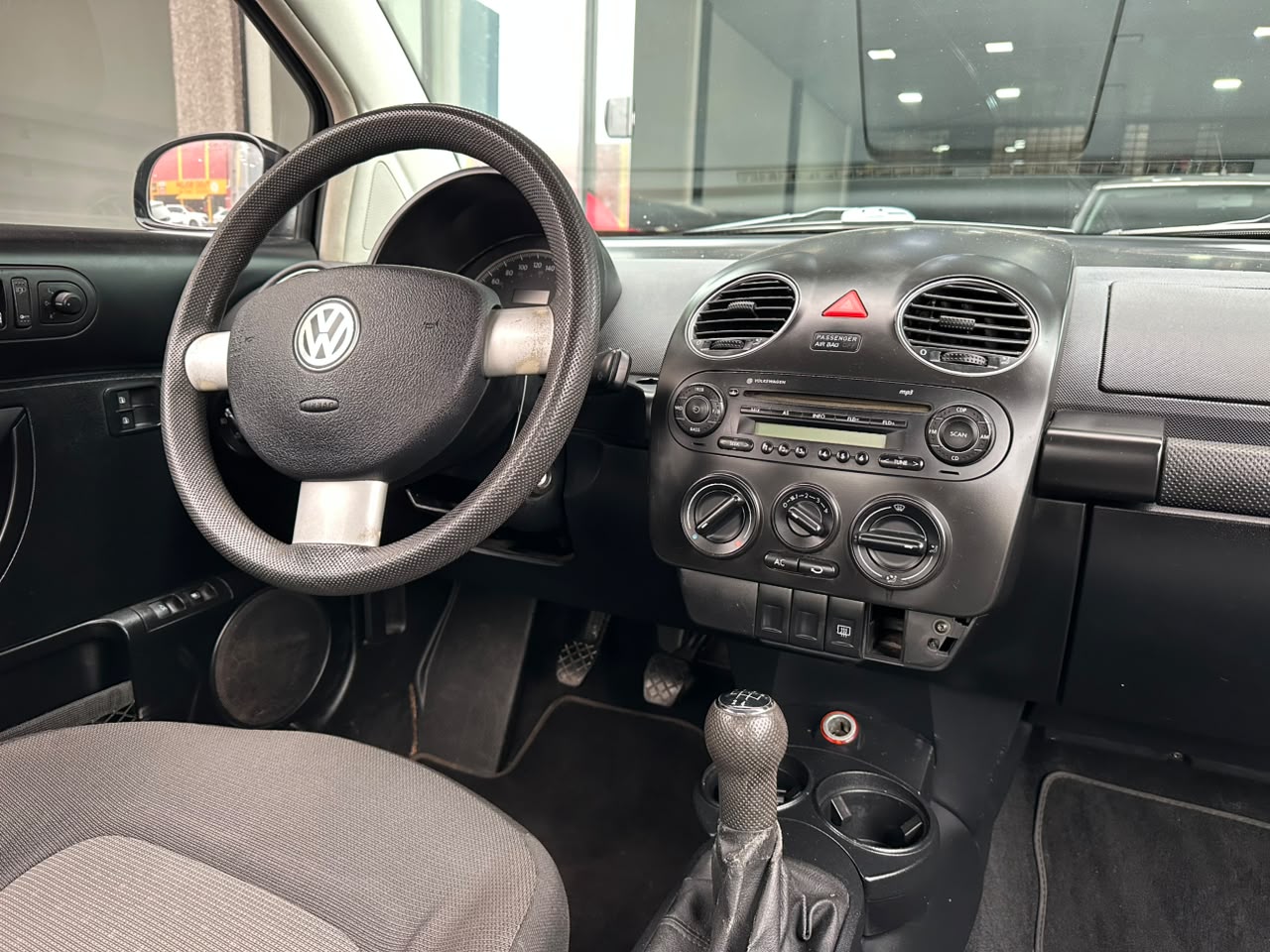 Volkswagen New Beetle 2.0 Mi - foto 7