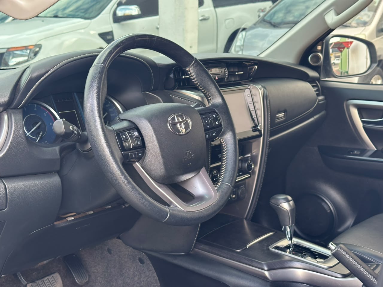 Toyota Hilux SW4 SRX 2.8 TDI 4x4 - foto 7