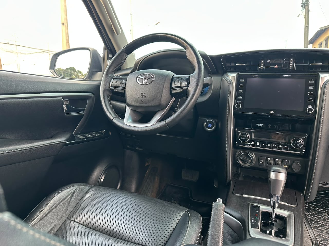 Toyota Hilux SW4 SRX 2.8 TDI 4x4 - foto 8