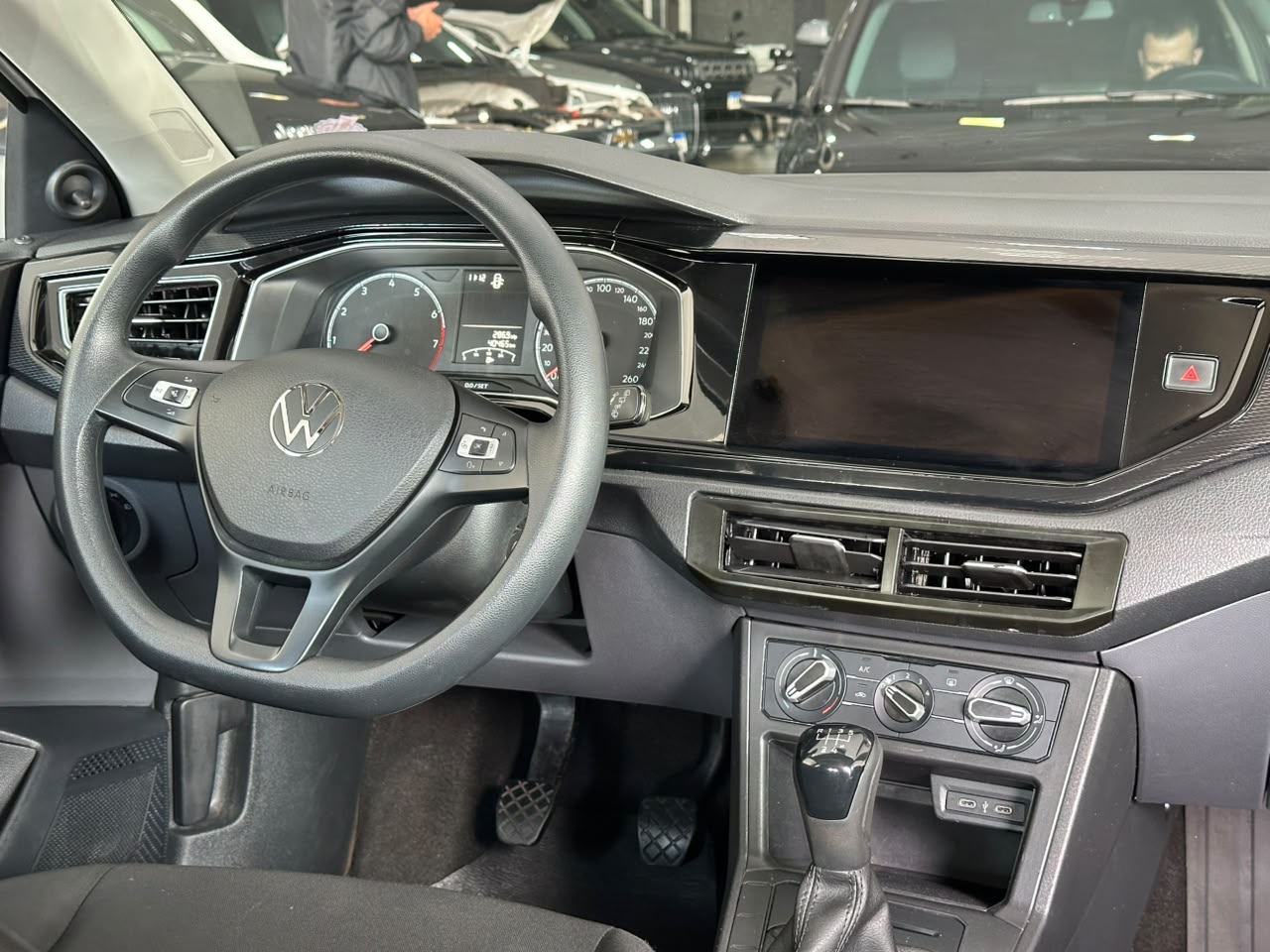 Volkswagen Polo Track 1.0  - foto 8